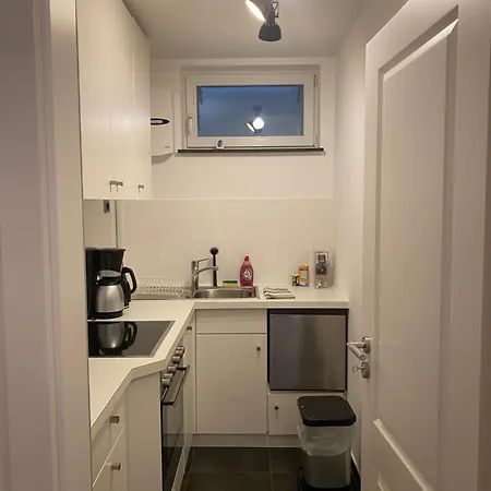 Helle Souterrainwohnung Mit Komfort *