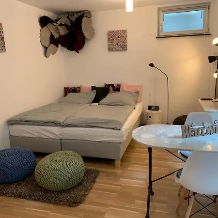 Helle Souterrainwohnung Mit Komfort *