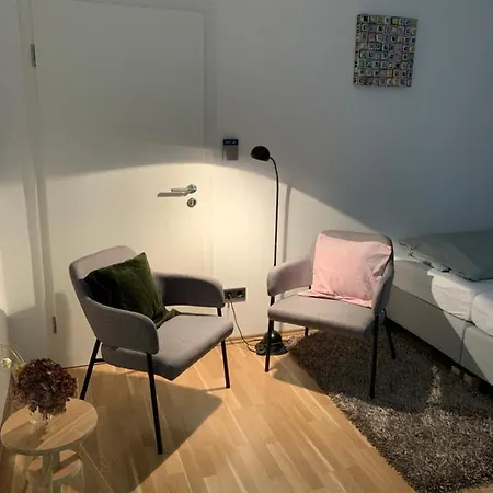 Helle Souterrainwohnung Mit Komfort ميونيخ
