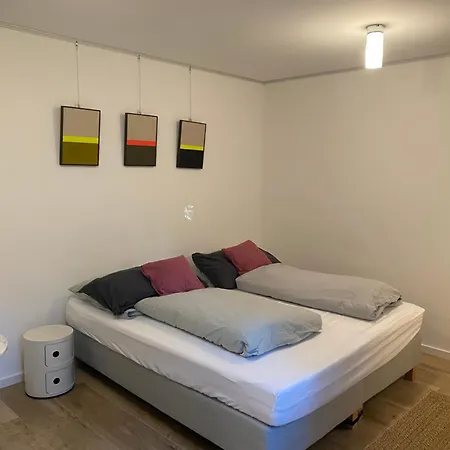 Helle Souterrainwohnung Mit Komfort *