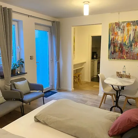 Helle Souterrainwohnung Mit Komfort * München