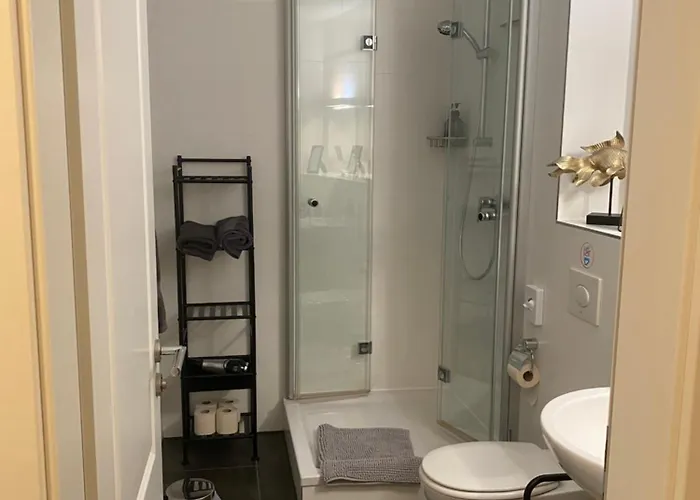 Helle Souterrainwohnung Mit Komfort * München