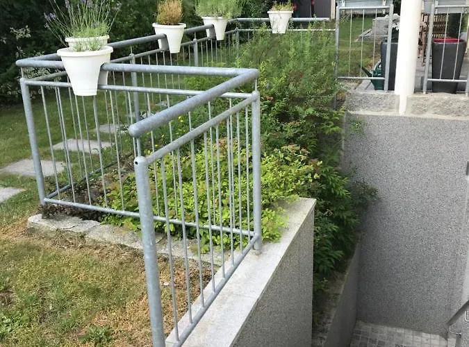 Helle Souterrainwohnung Mit Komfort