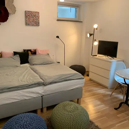 Helle Souterrainwohnung Mit Komfort Apartment Munich