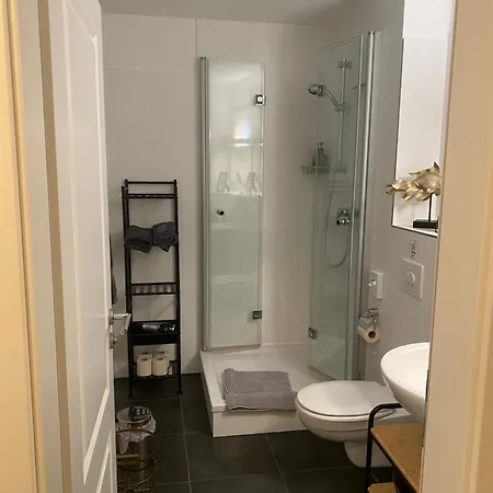 Helle Souterrainwohnung Mit Komfort * Munich