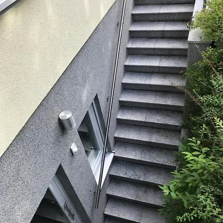 Helle Souterrainwohnung Mit Komfort * Munich