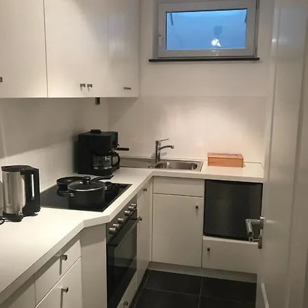 Helle Souterrainwohnung Mit Komfort * Munich